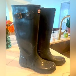 Tall, hunter rain boots, size 9/10M - barely worn
